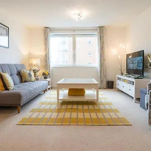 Hansen Court - Stylish Bay With Parking And River Views Apartment